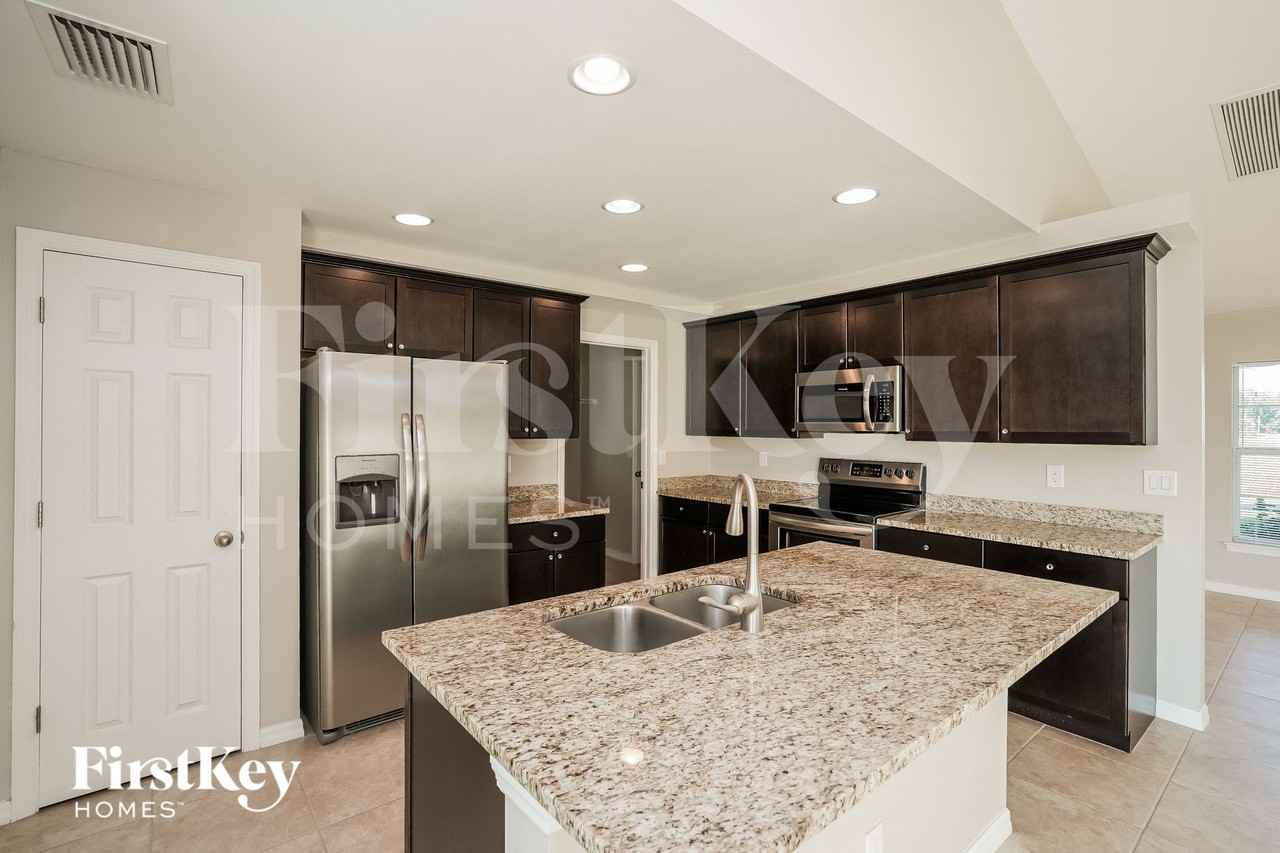 2127 Nw 41st Pl - Photo 5 of 15