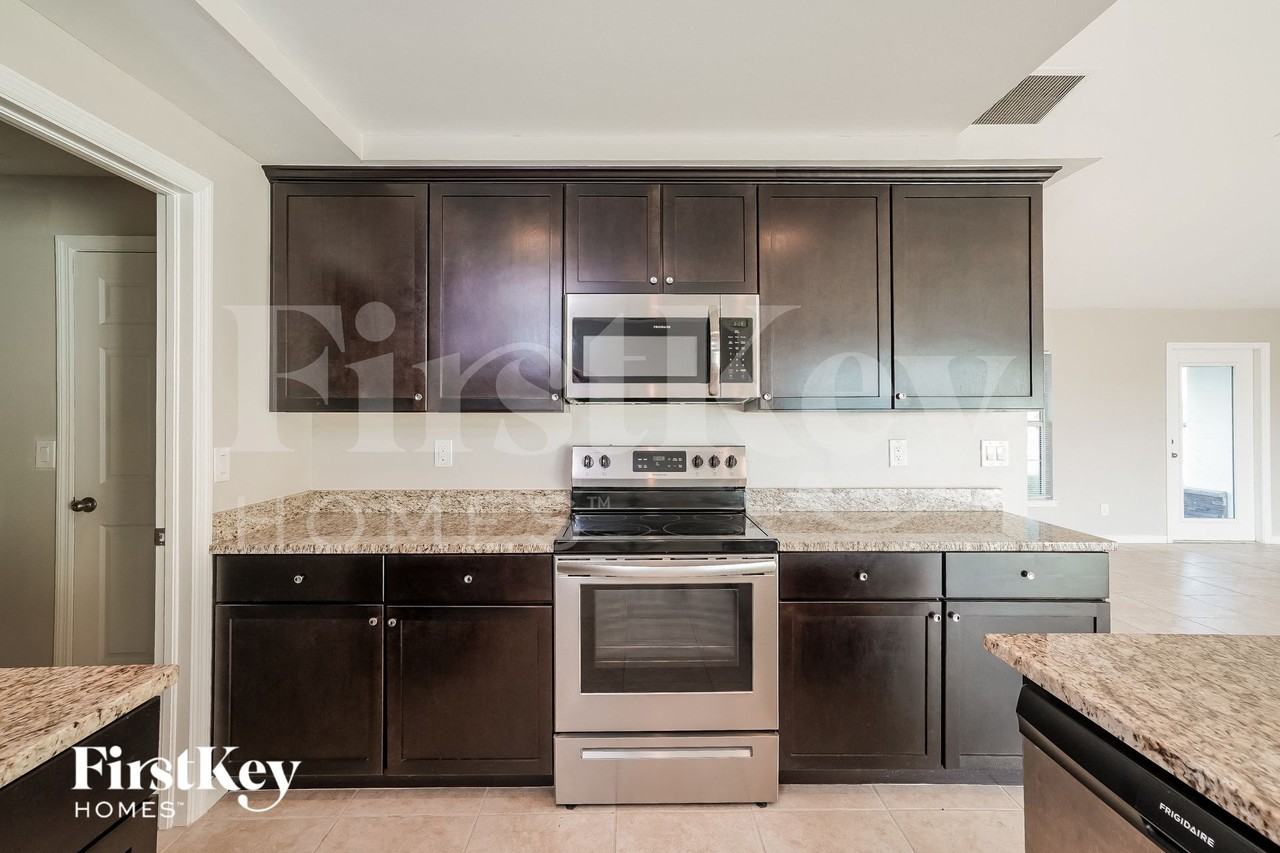 2127 Nw 41st Pl - Photo 6 of 15