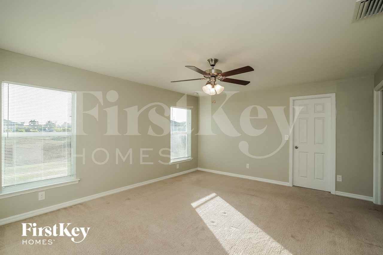 2127 Nw 41st Pl - Photo 7 of 15