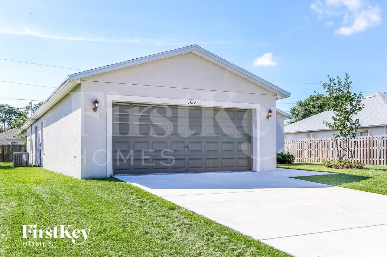 1750 Sw Apache Ave - Photo 2 of 15