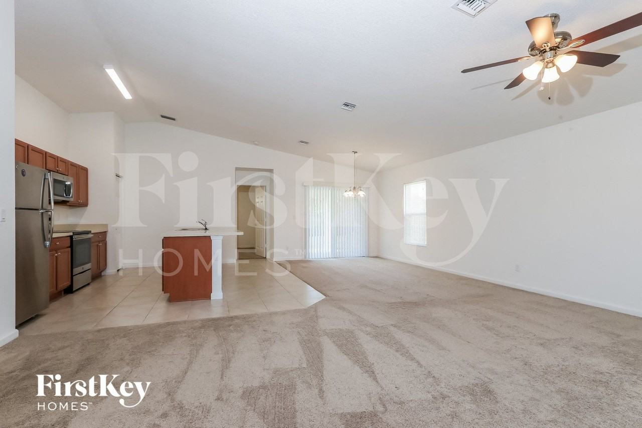 1750 Sw Apache Ave - Photo 4 of 15