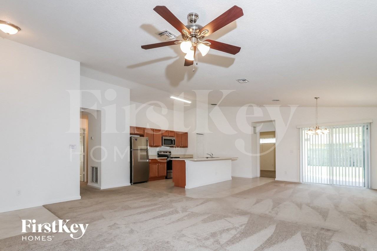 1750 Sw Apache Ave - Photo 5 of 15