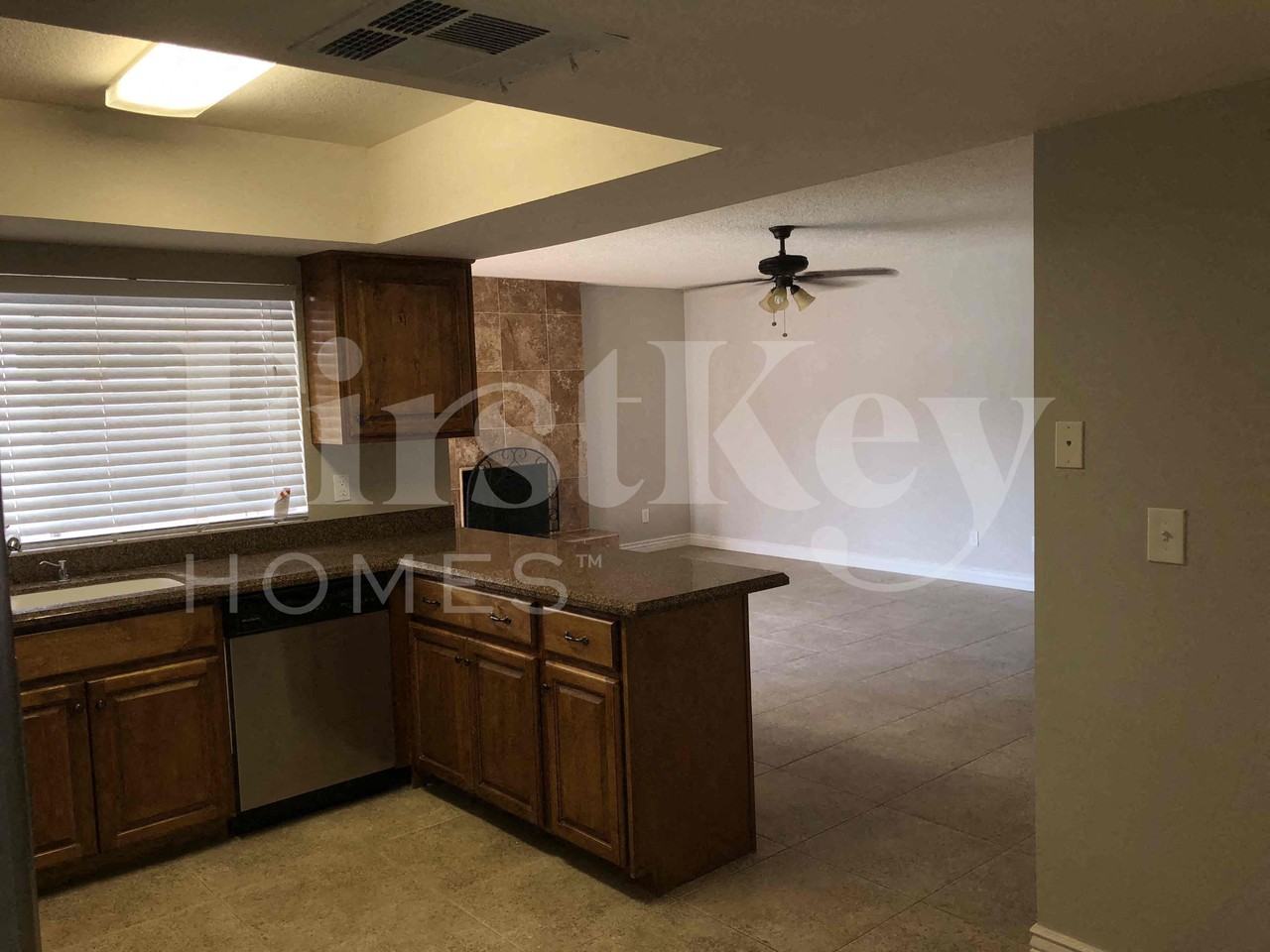 1721 W Saint Moritz Ln - Photo 5 of 19