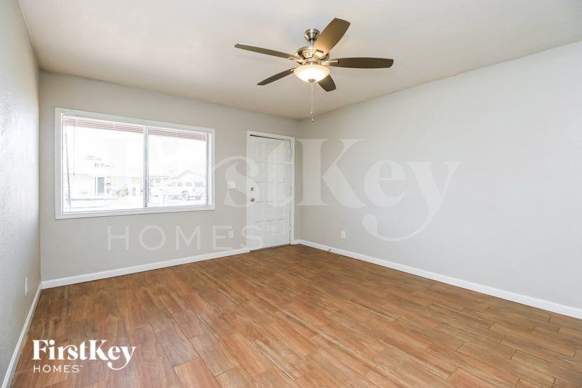 15035 N 28th Ave - Photo 3 of 15