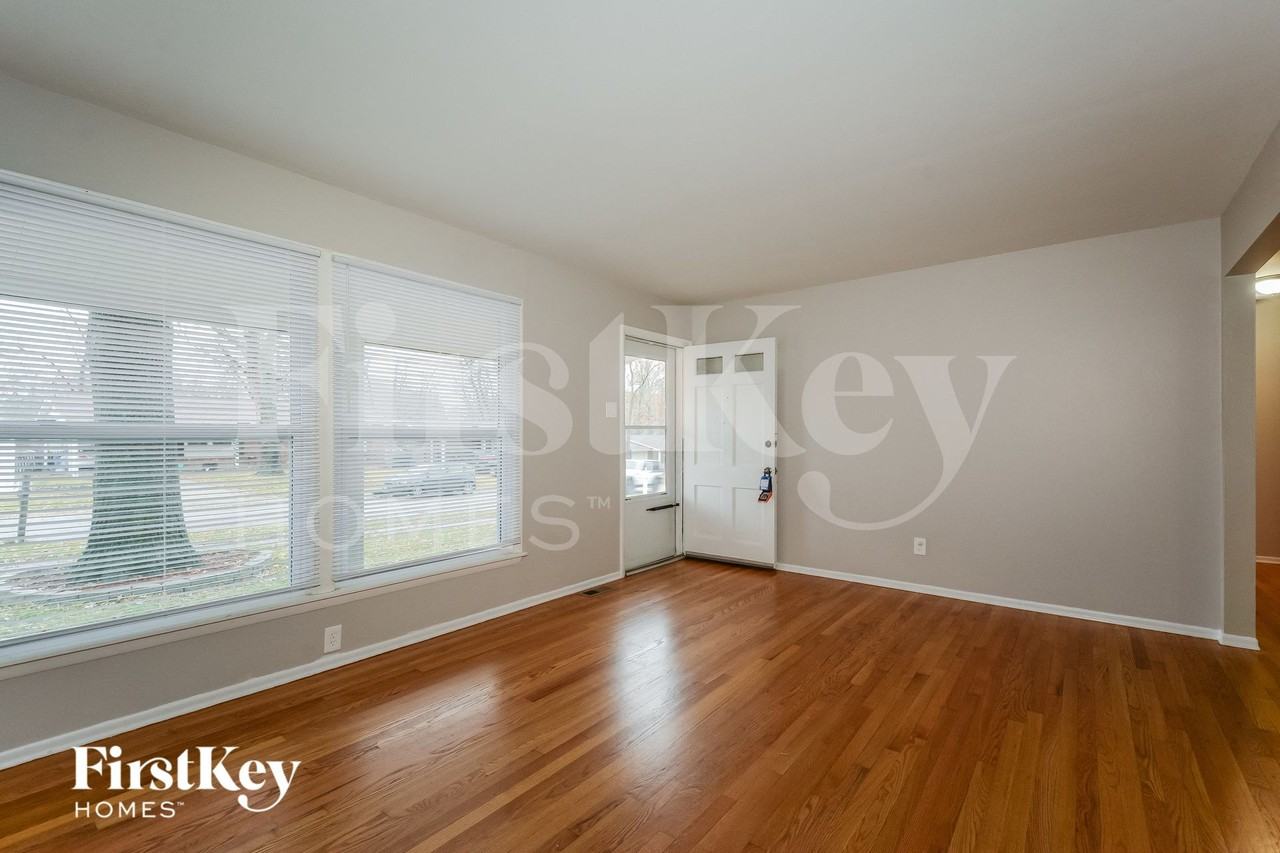 1432 Glenmeade Dr - Photo 3 of 15