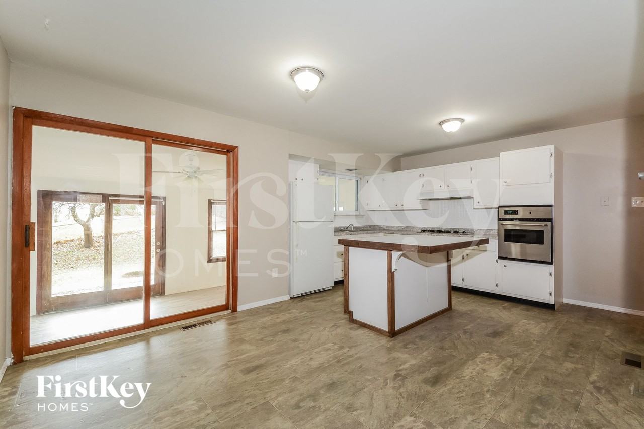 1432 Glenmeade Dr - Photo 6 of 15