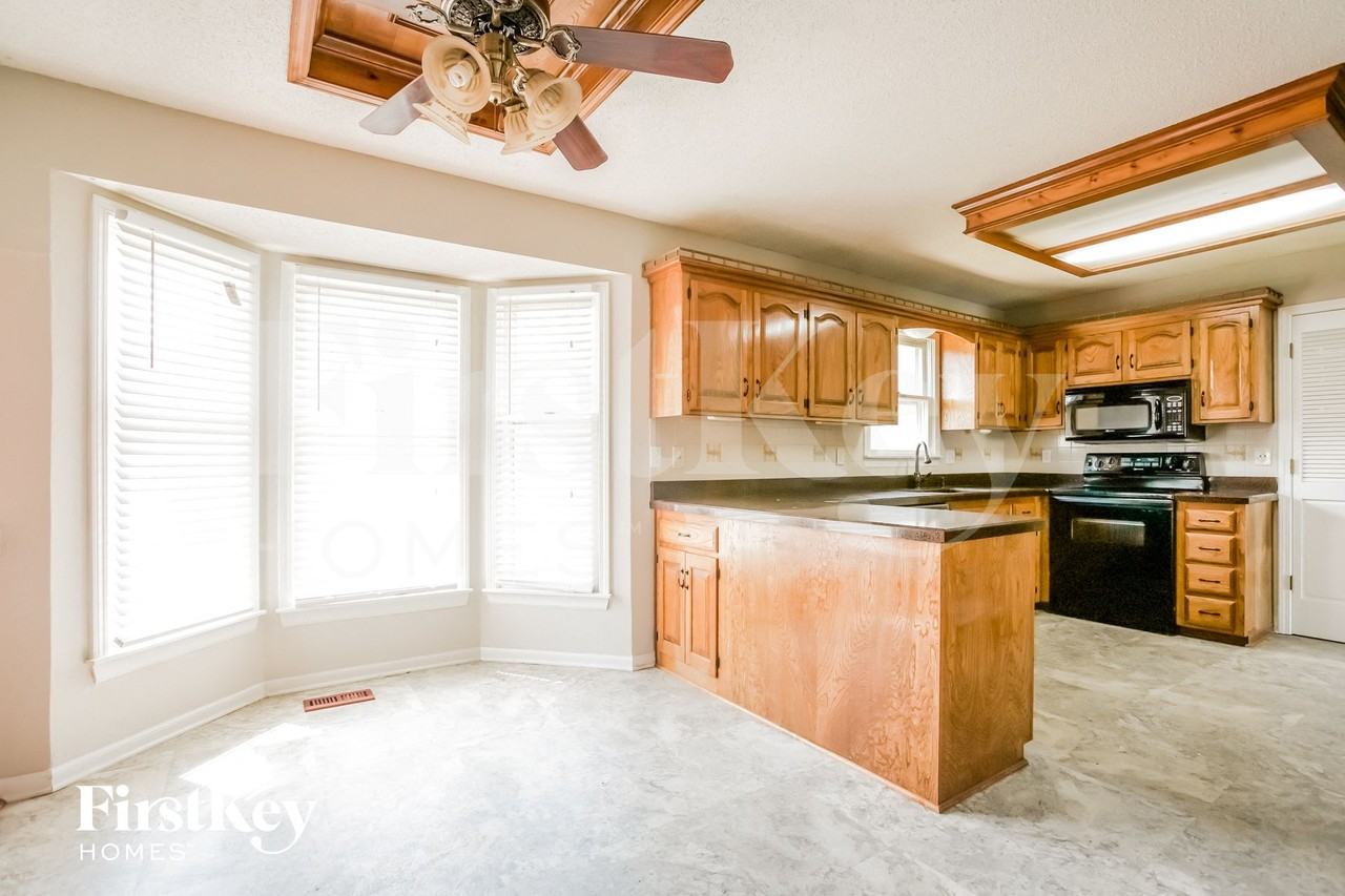 1419 S Sheridan Bridge Pl - Photo 5 of 15