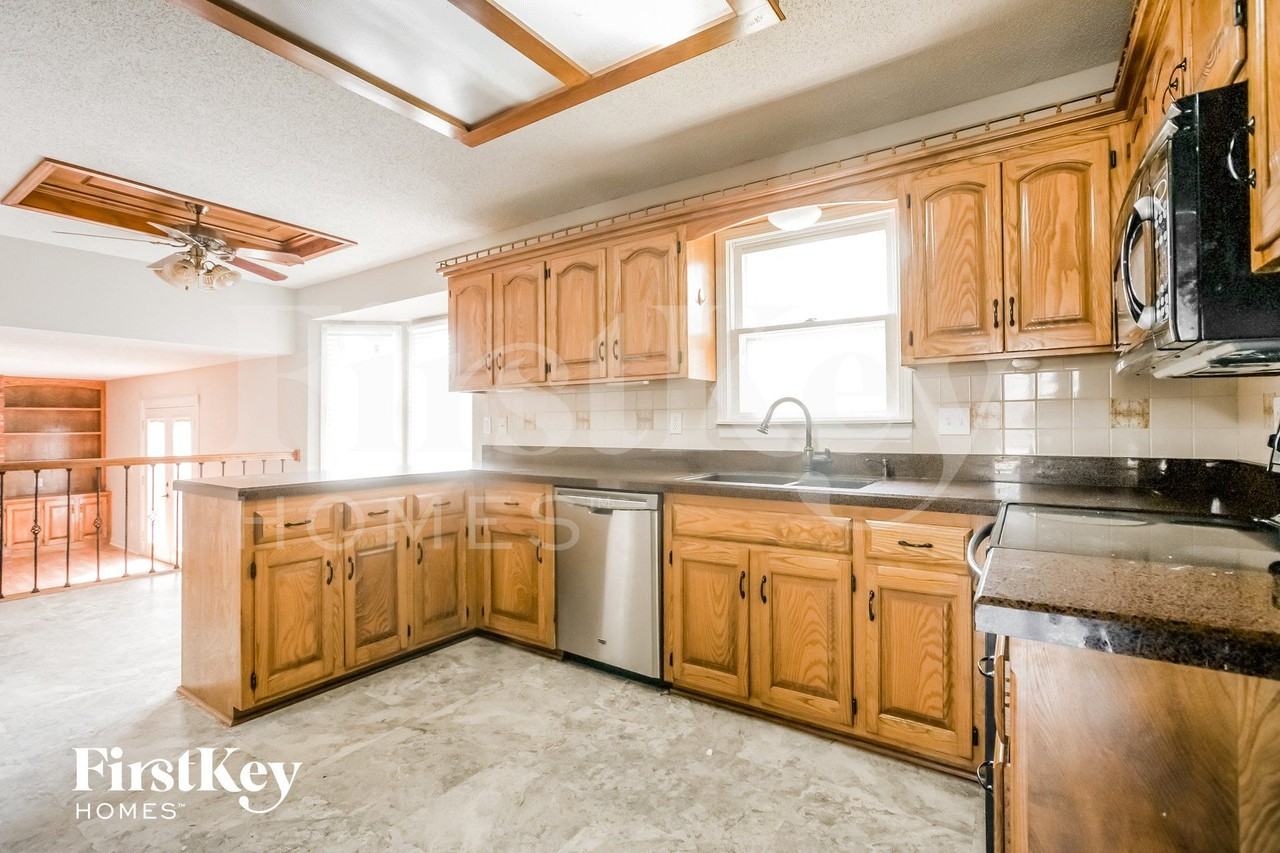 1419 S Sheridan Bridge Pl - Photo 6 of 15