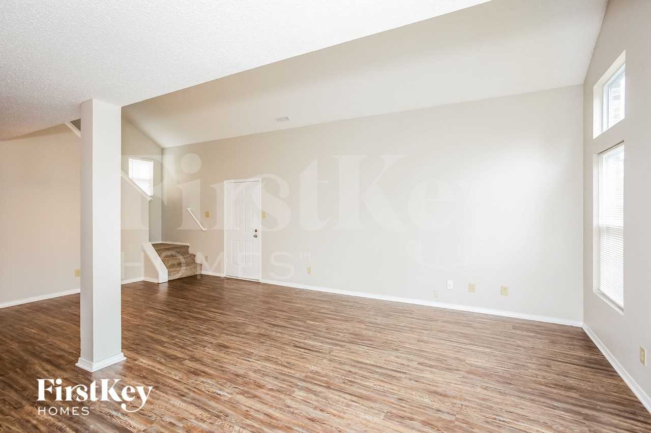 12205 Lindley Dr - Photo 3 of 15