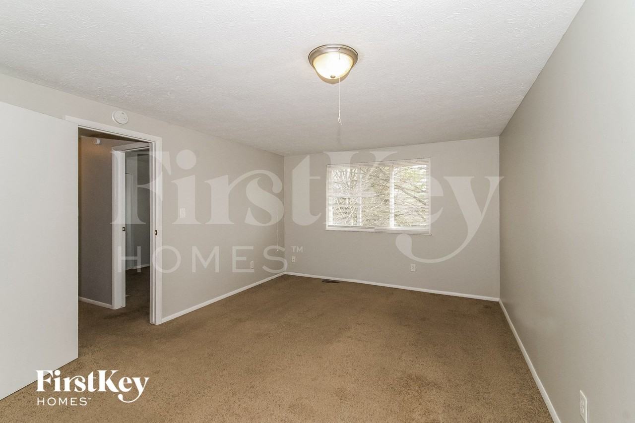 11501 E 10th St - Photo 2 of 14