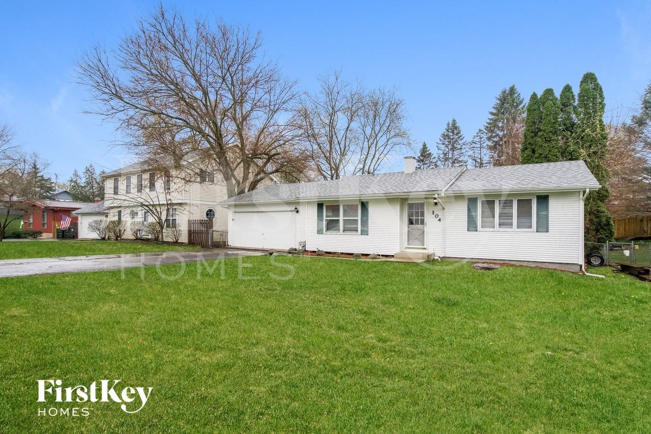 104 E Oak St - Photo 2 of 14