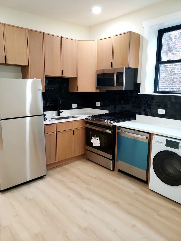 944 N Damen Ave #2F - Photo 2 of 8
