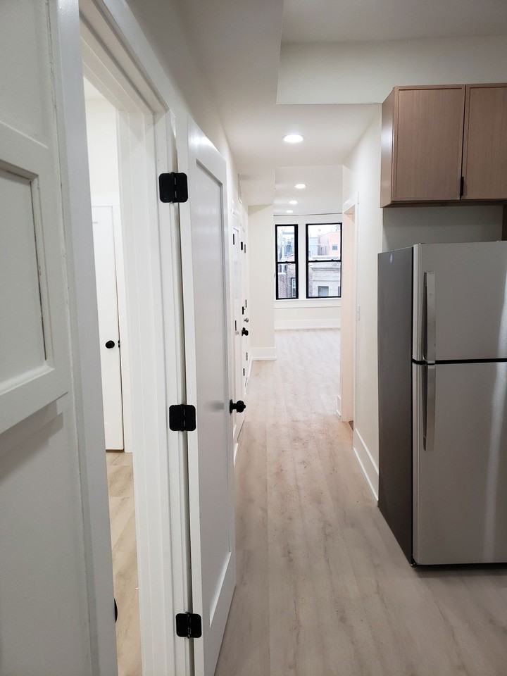 944 N Damen Ave #2F - Photo 3 of 8