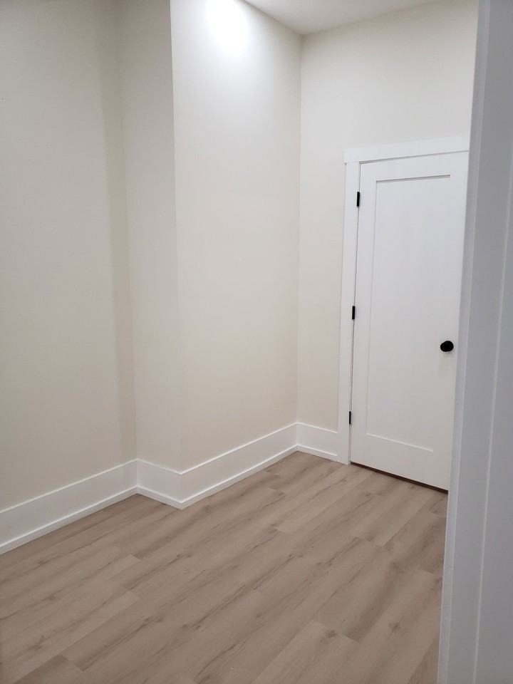 944 N Damen Ave #2F - Photo 7 of 8