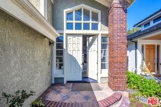 7513 W 83rd St - Photo 3 of 8