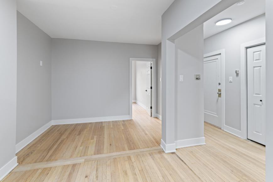 7373 N Damen Ave - Photo 5 of 10