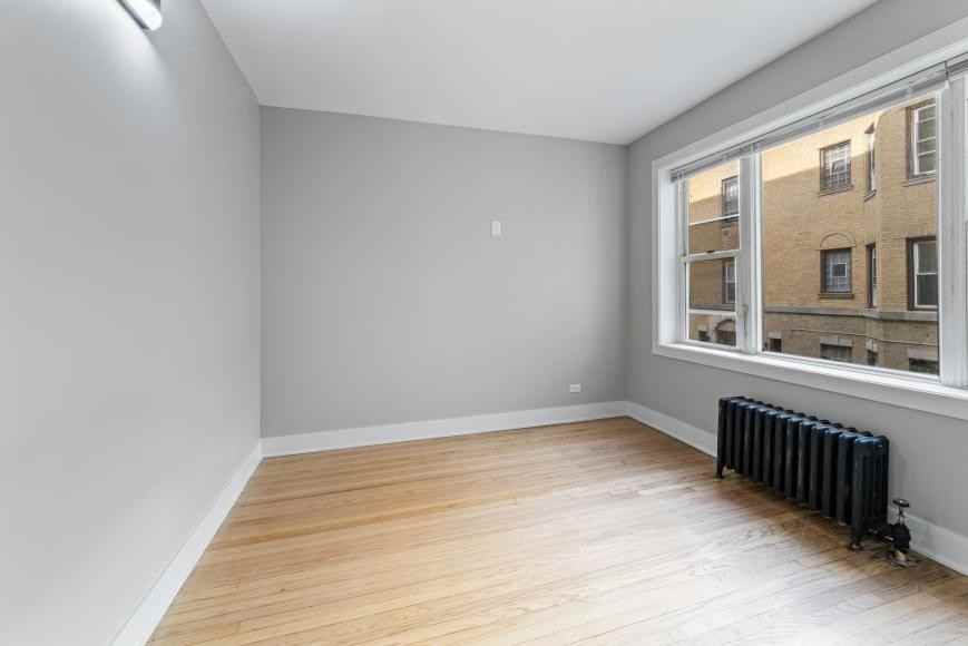 7373 N Damen Ave - Photo 6 of 10