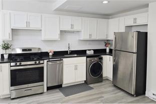 732 W Roscoe St - Photo 1 of 1