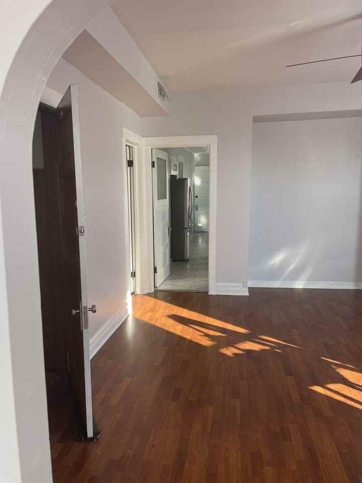 1511 N Keystone Ave - Photo 2 of 8