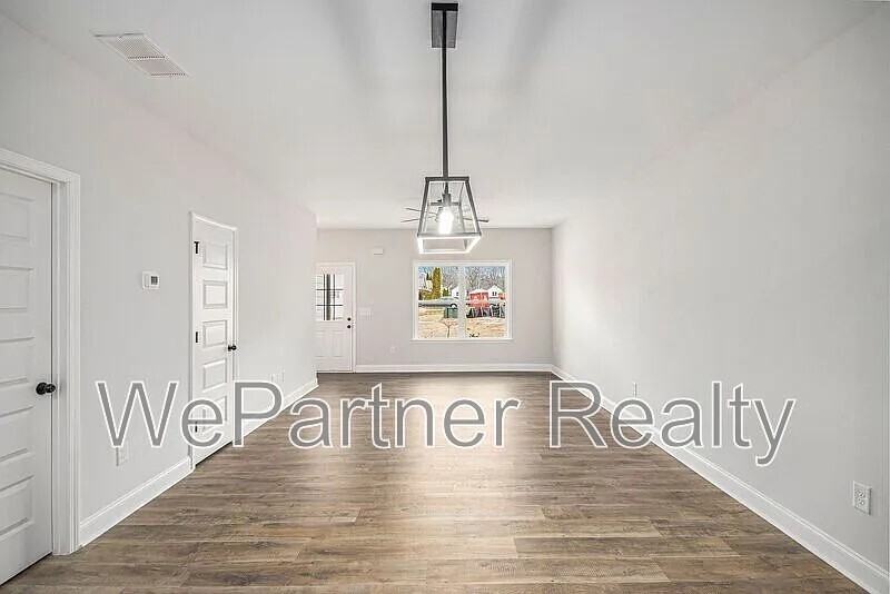 114 Crest Pointe - Photo 3 of 9