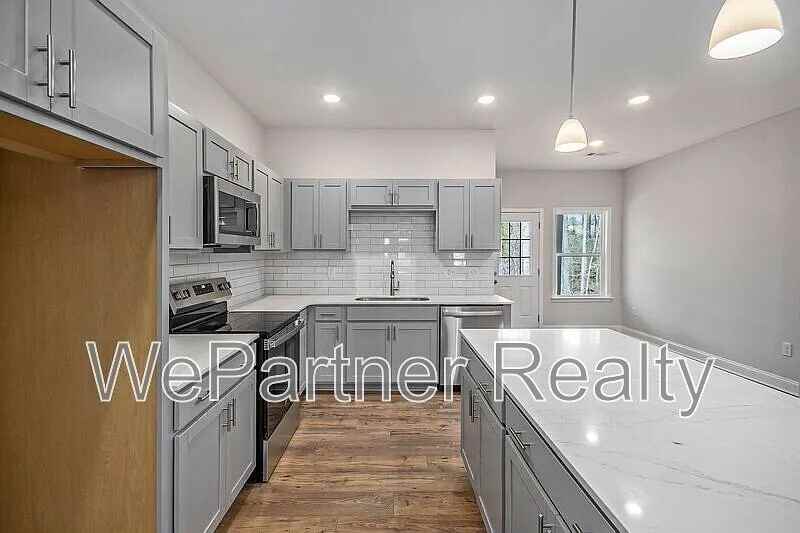 114 Crest Pointe - Photo 4 of 9