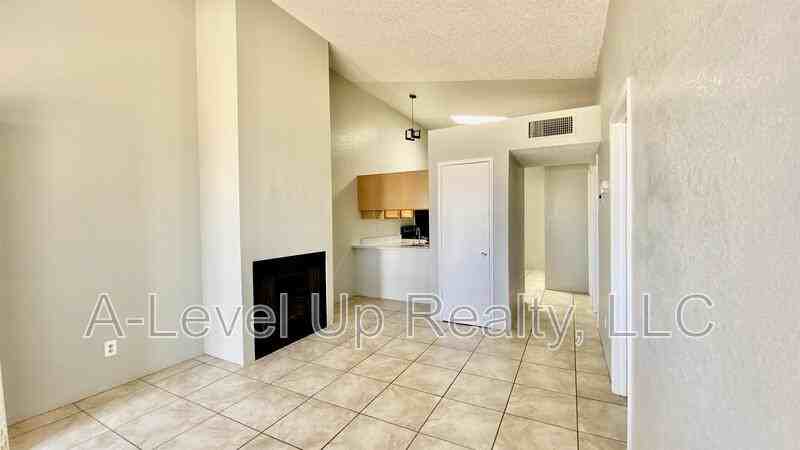 405 E Thoroughbred St - Photo 2 of 11