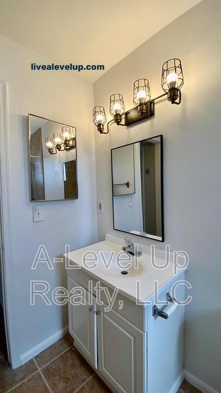 5752 E 28th St - Photo 5 of 9