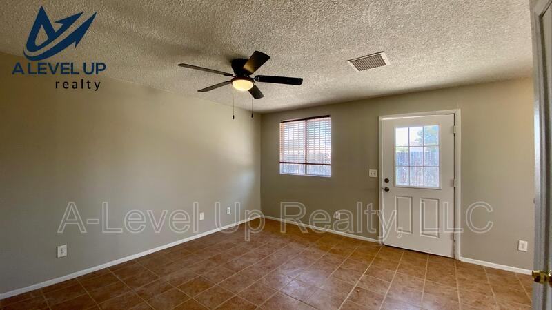 5752 E 28th St - Photo 6 of 9