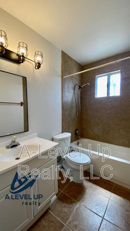 5752 E 28th St - Photo 7 of 9