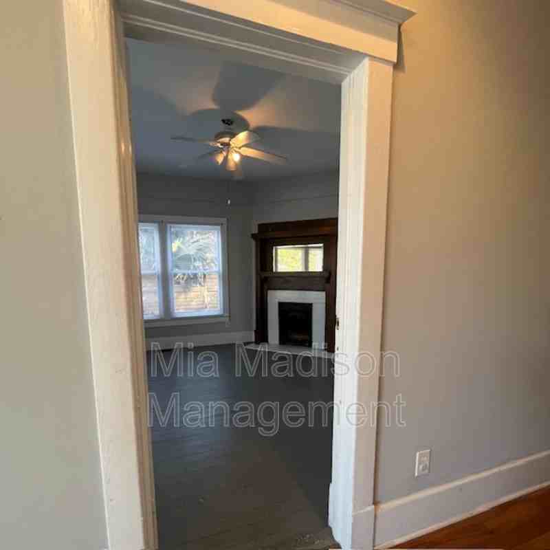 607 W 44th St - Photo 4 of 20