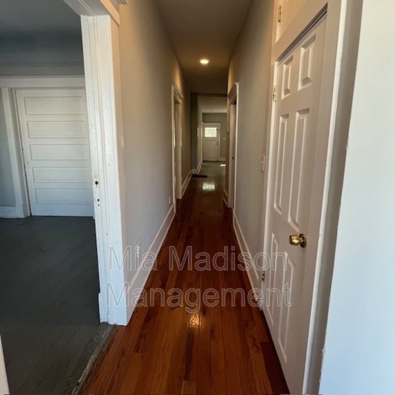 607 W 44th St - Photo 7 of 20