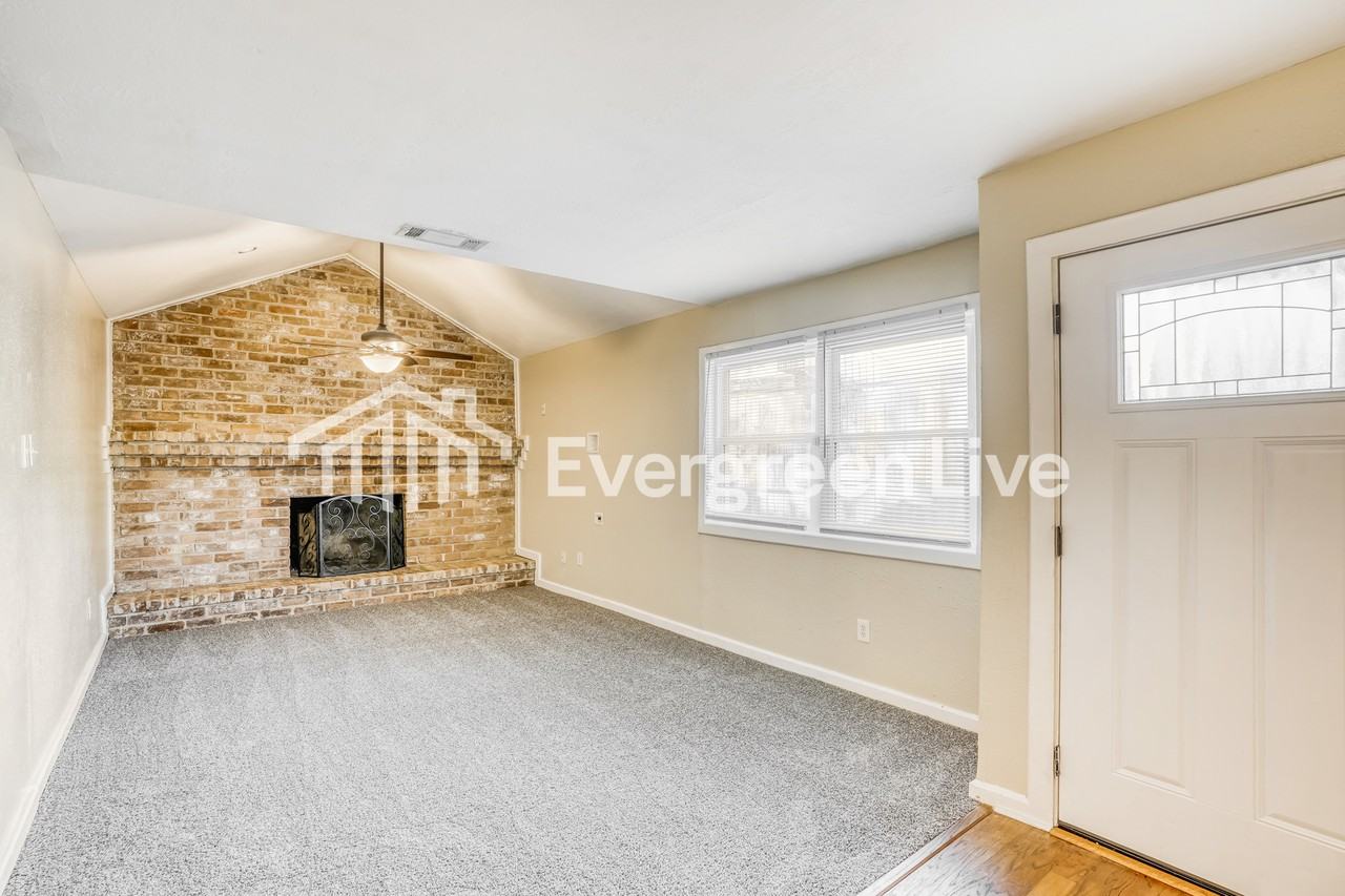 17828 Cluster Ct - Photo 2 of 15