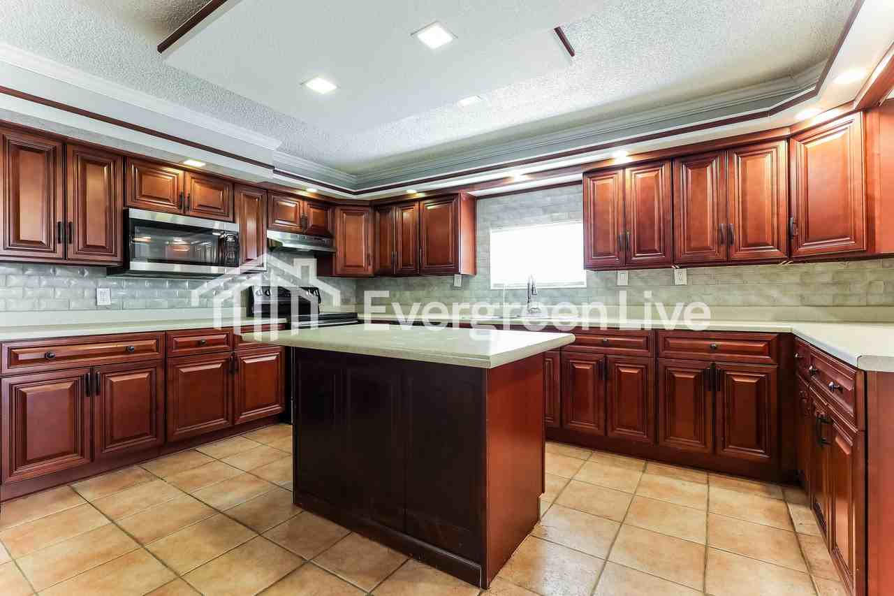 8707 Bridington - Photo 3 of 15