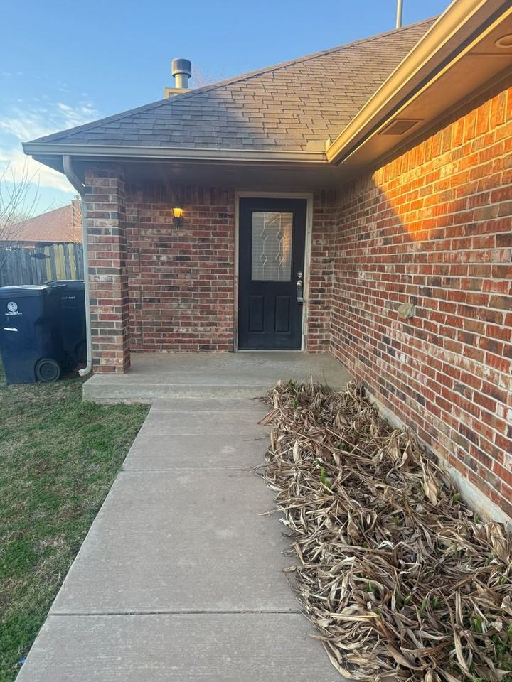 10305 Nw 38th Ter - Photo 2 of 28