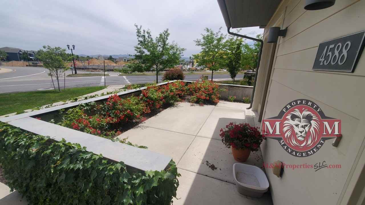 4588 W South Jordan Pkwy - Photo 3 of 20