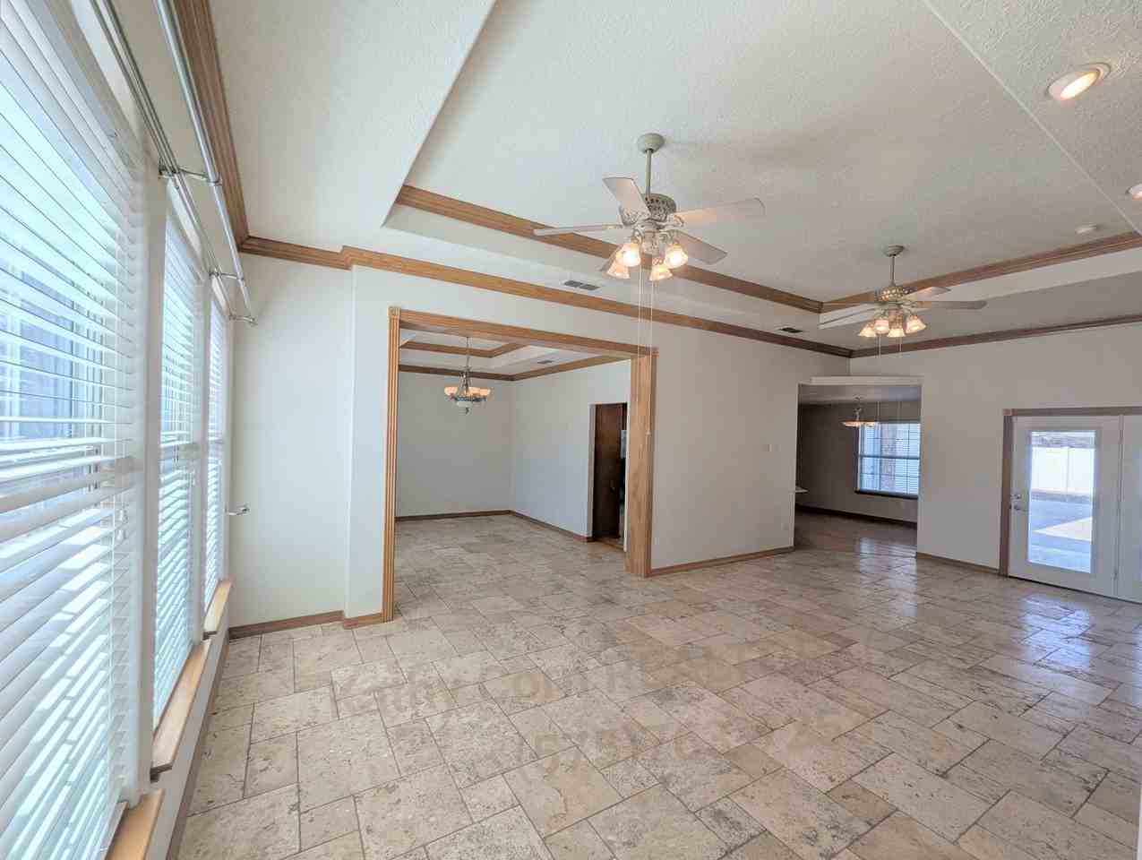 4000 Springwood Dr - Photo 4 of 50