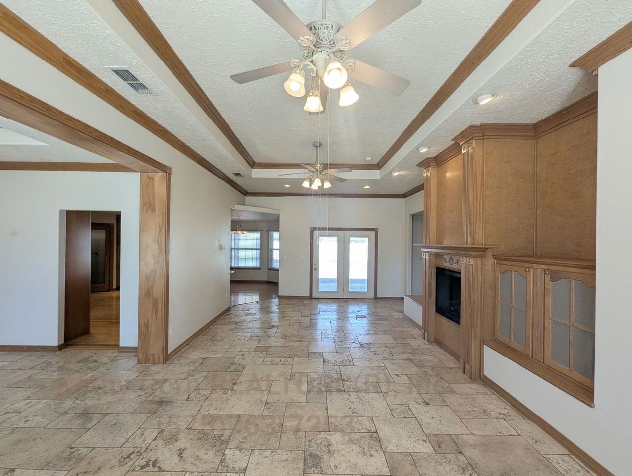 4000 Springwood Dr - Photo 5 of 50