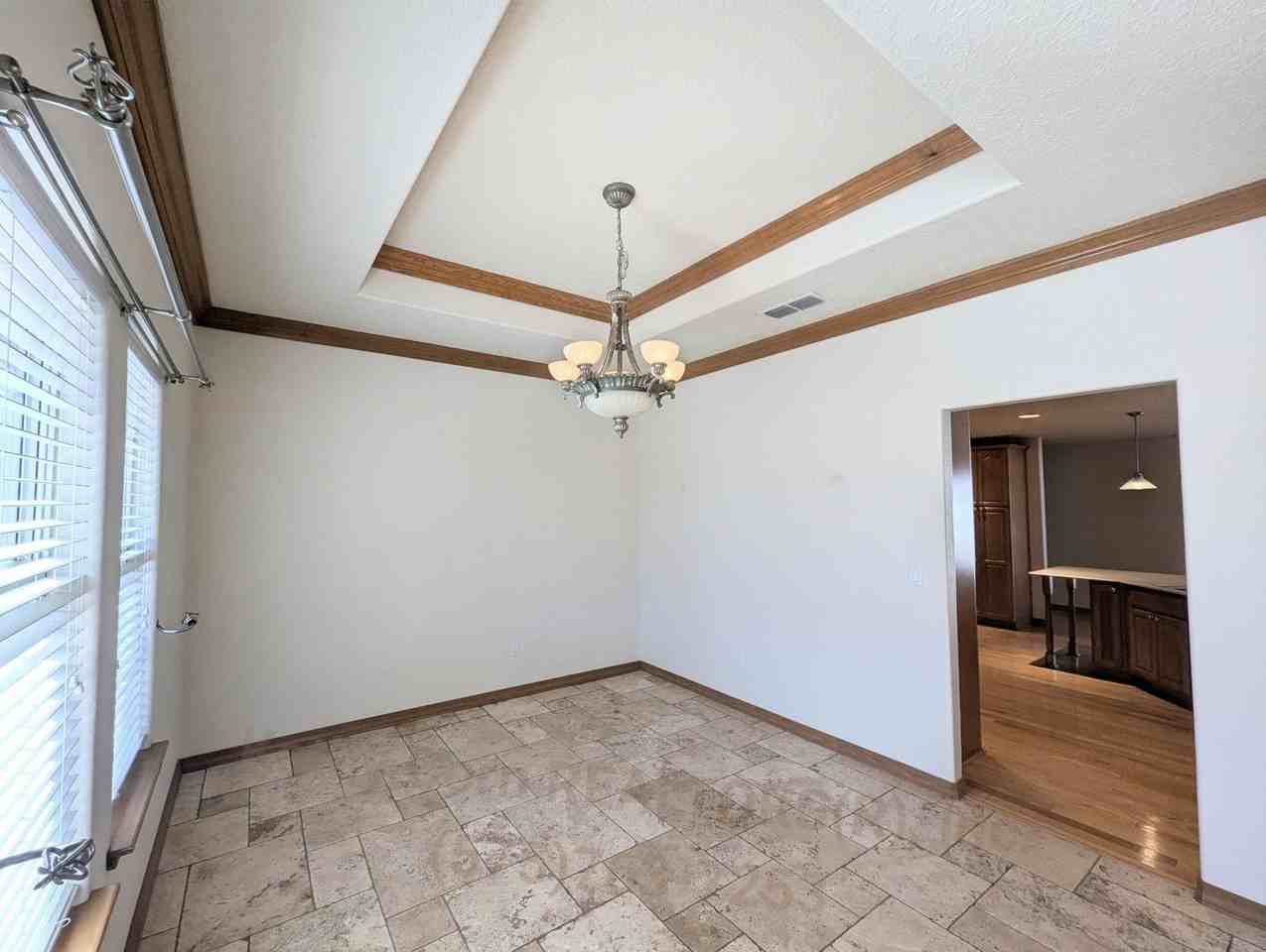 4000 Springwood Dr - Photo 7 of 50