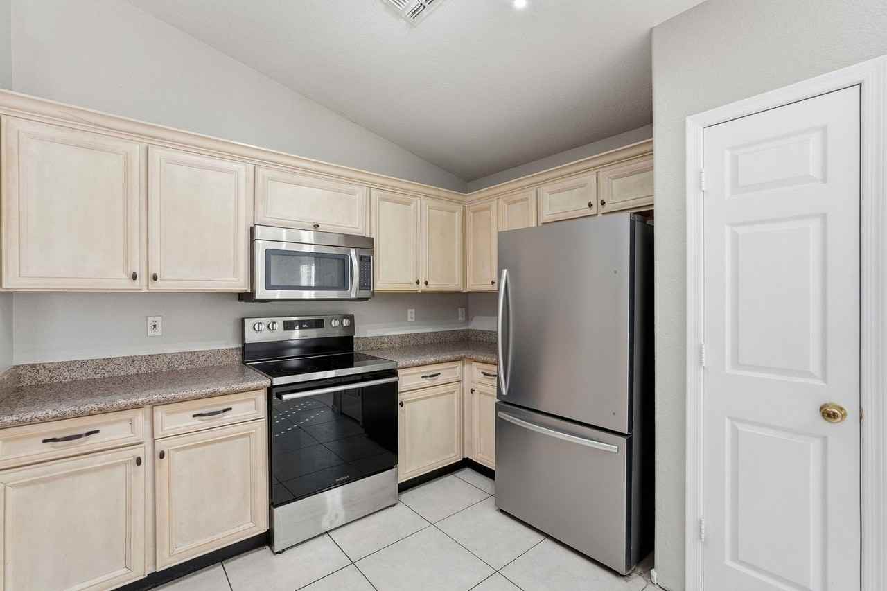 3331 W Via Del Sol Dr - Photo 3 of 35