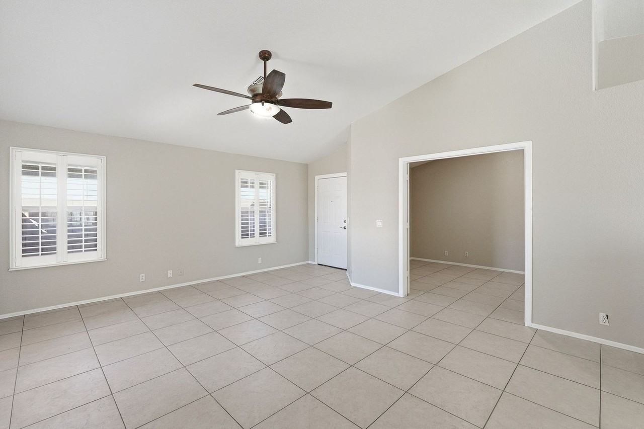 3331 W Via Del Sol Dr - Photo 4 of 35