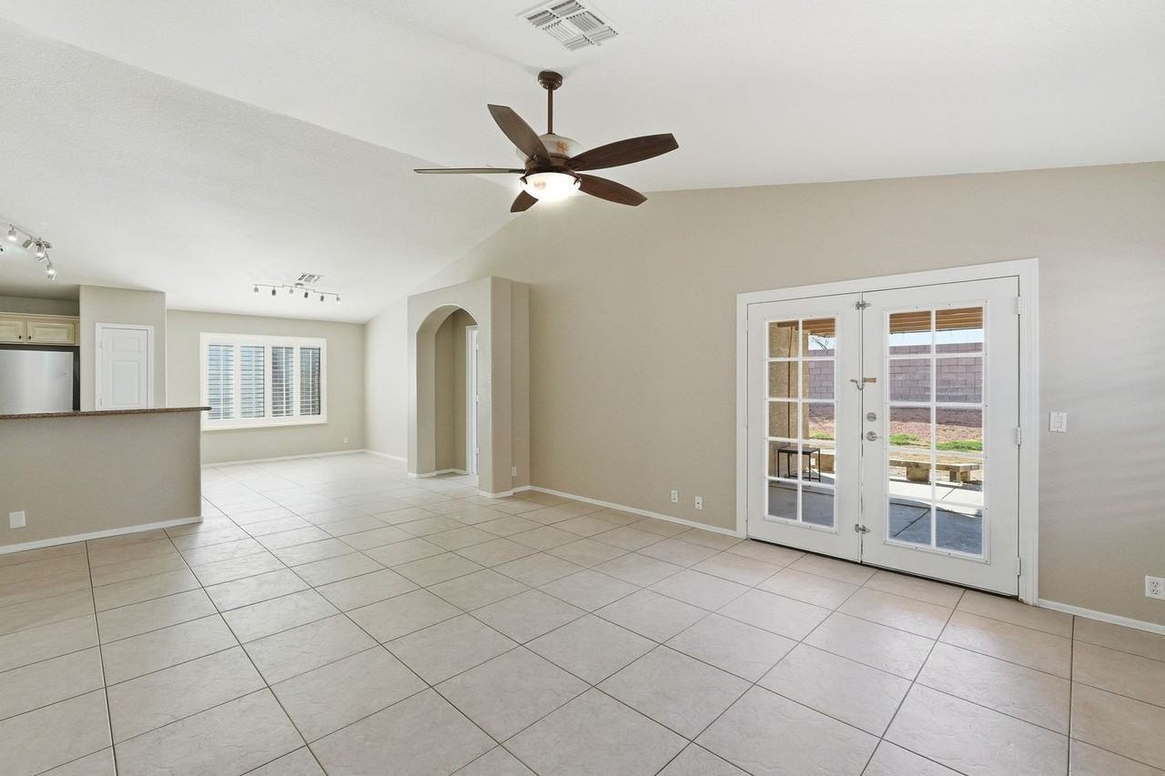 3331 W Via Del Sol Dr - Photo 5 of 35