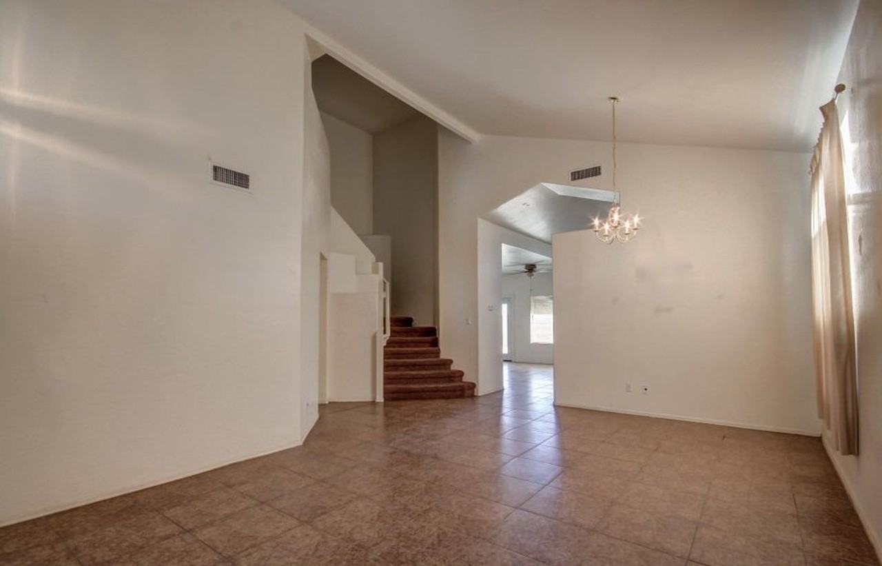 1613 S 105th Dr - Photo 3 of 9