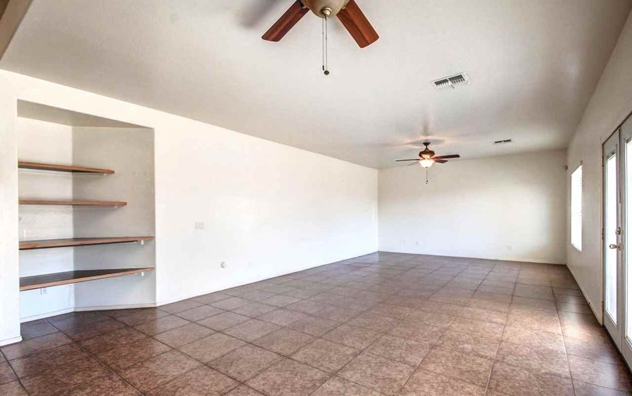 1613 S 105th Dr - Photo 5 of 9