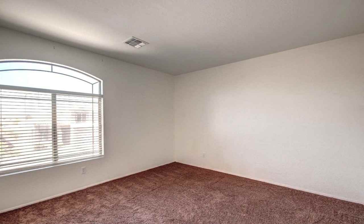 1613 S 105th Dr - Photo 7 of 9