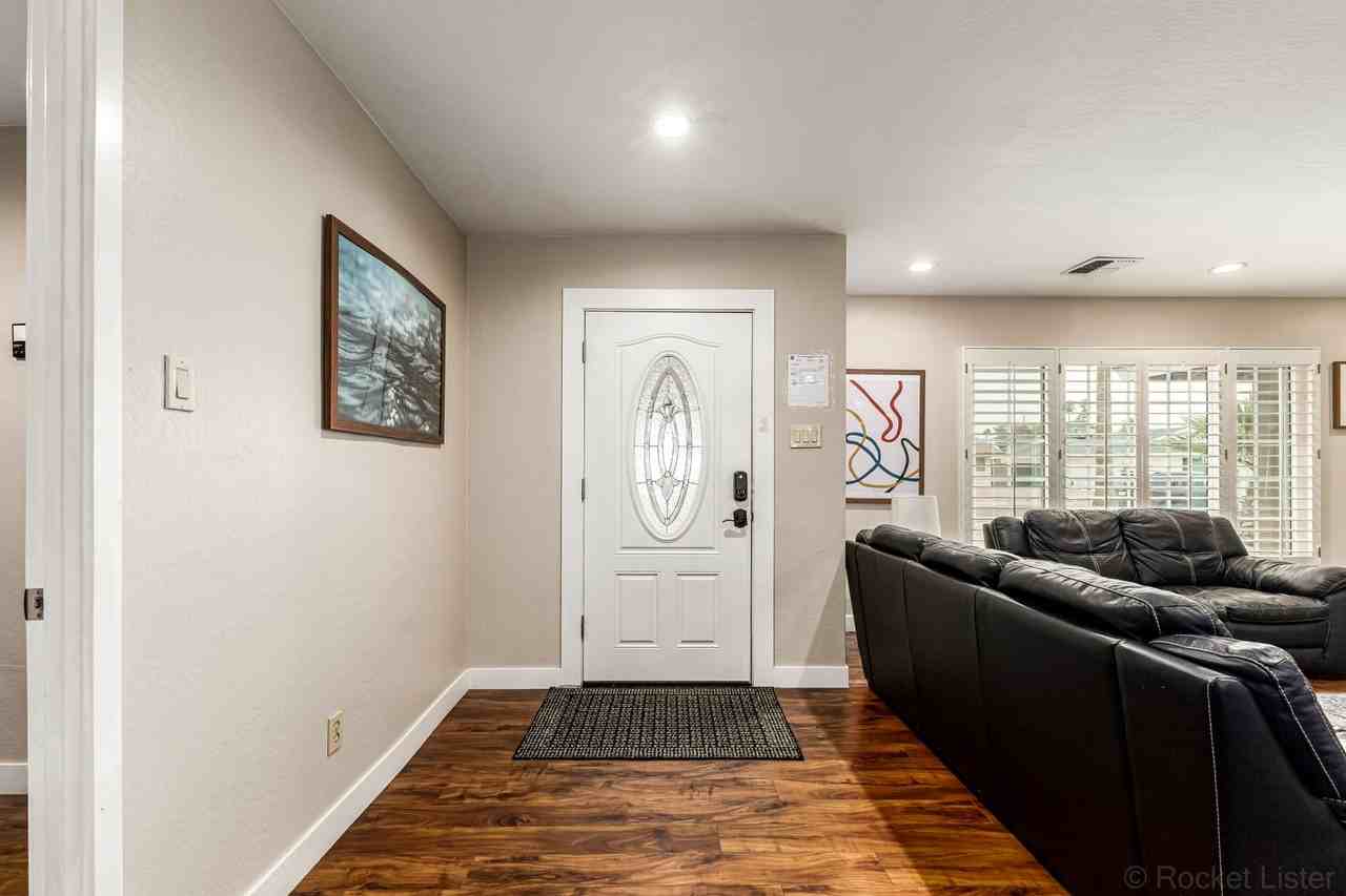 8719 E Osborn Rd - Photo 7 of 32