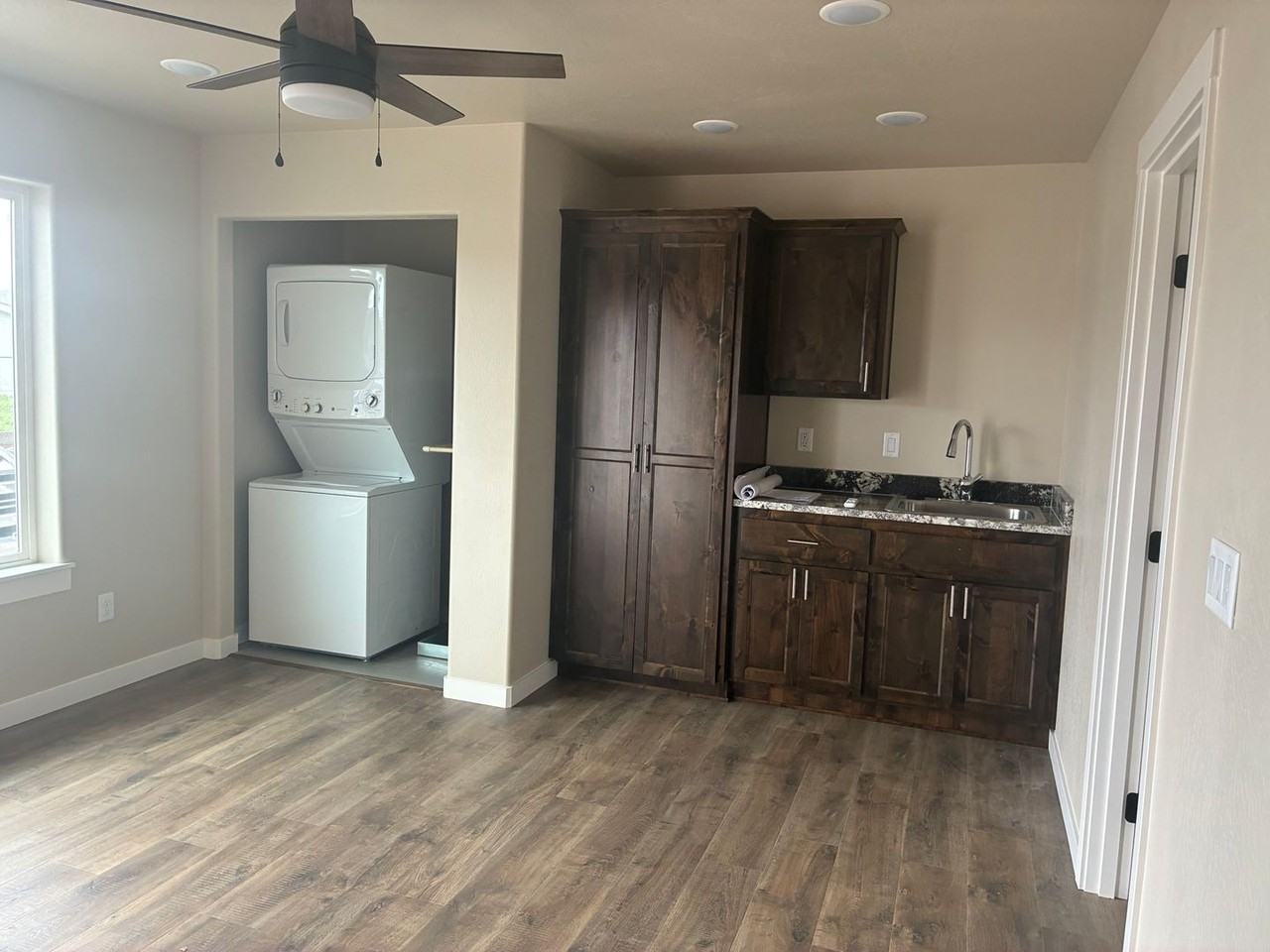 7865 Houston Loop #B - Photo 3 of 8