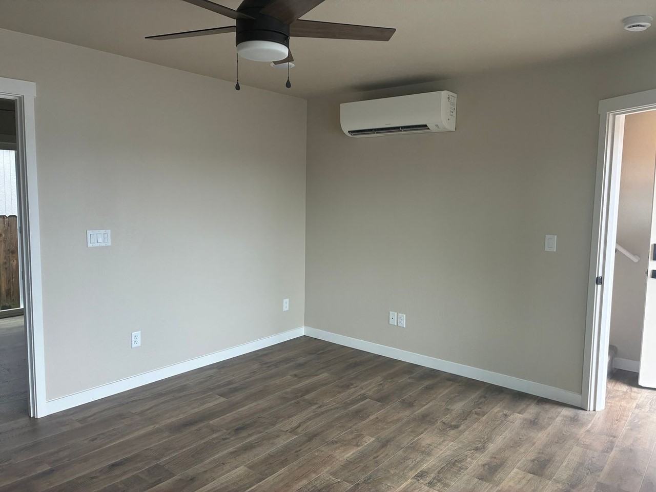 7865 Houston Loop #B - Photo 4 of 8
