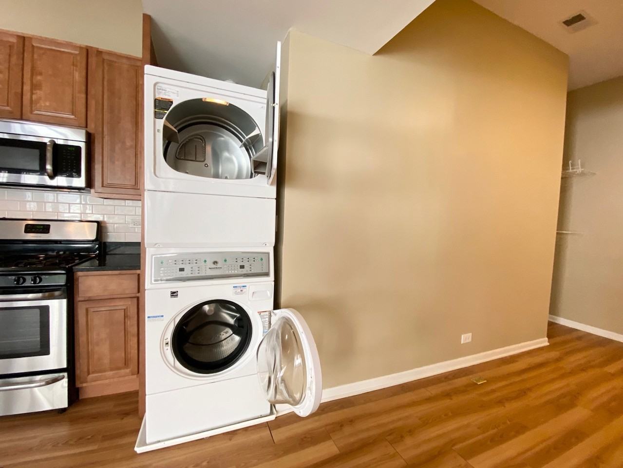 N Halsted St #1R - Photo 2 of 20