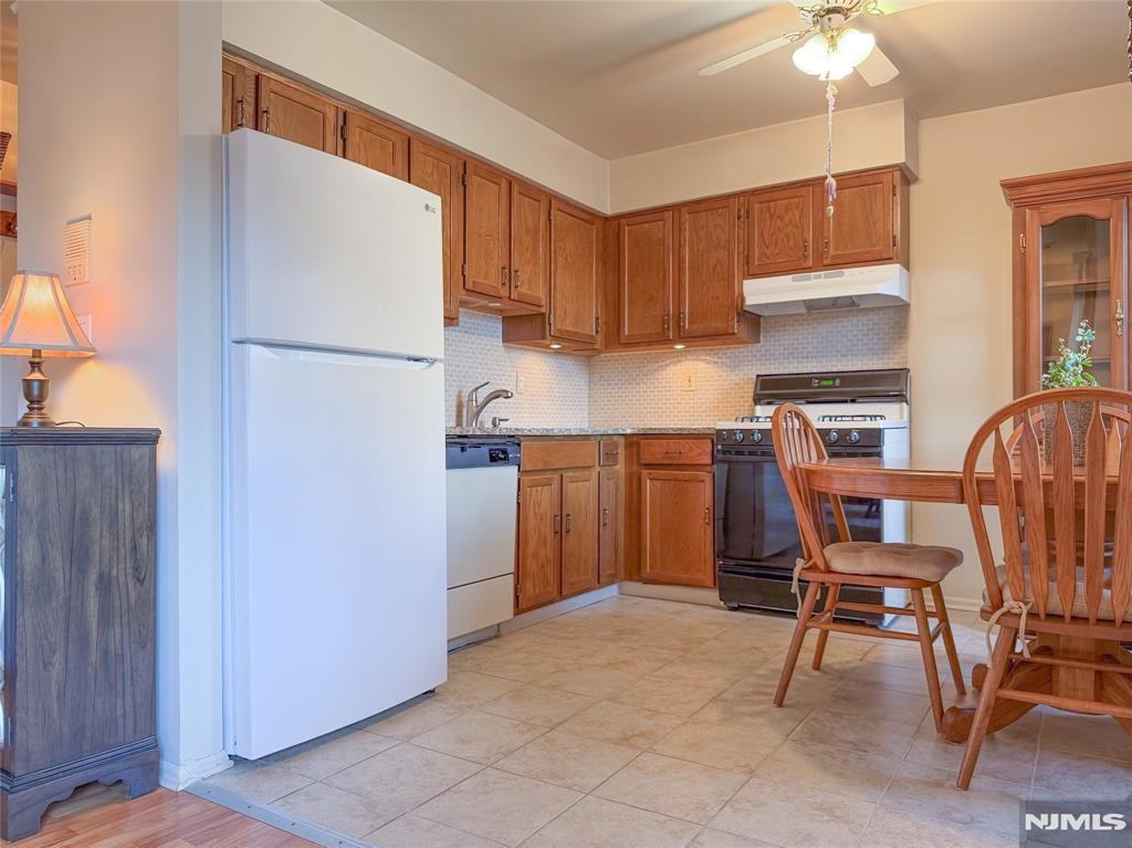 700 Schuyler Ave ##A21 - Photo 6 of 26