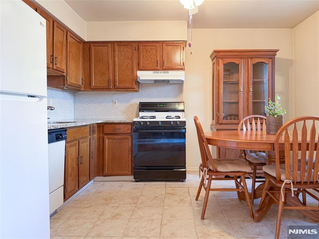 700 Schuyler Ave ##A21 - Photo 7 of 26